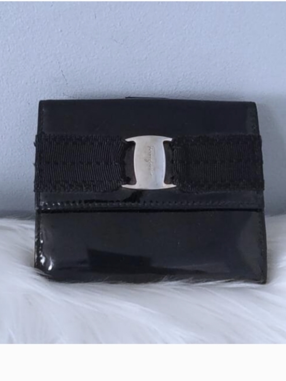 Salvatore Ferragamo patent leather Vara bow small wallet EUC